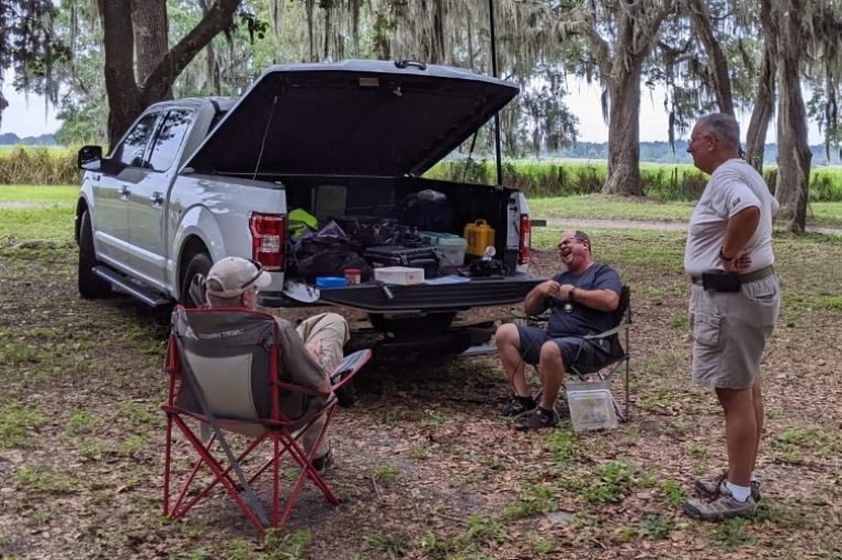 Lake Wales Amateur Radio Club Talks to Folks Across Country and Even Space