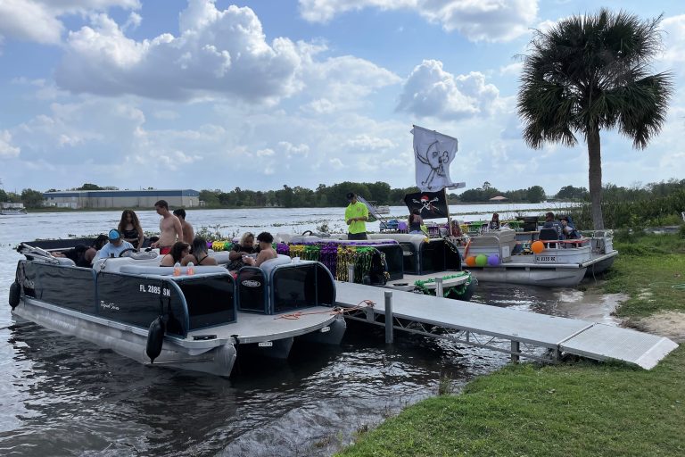 Inaugural Pardi Gras Boat Parade Let The Good Times Roll