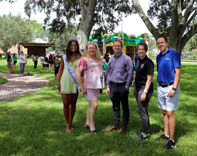 Mayor And Miss Auburndale Stop By Auburndale’s Timeout Tuesday